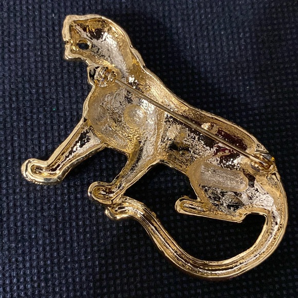 Vintage Sitting Cheetah Brooch with Rhinestone spots & black eyes - Picture 2 of 4